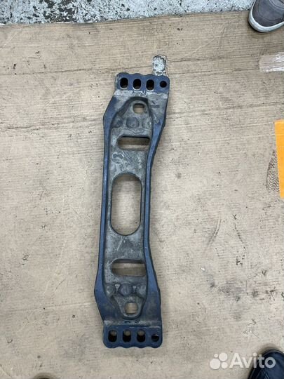 Траверса крепления кпп Scania 6 серии 2437682