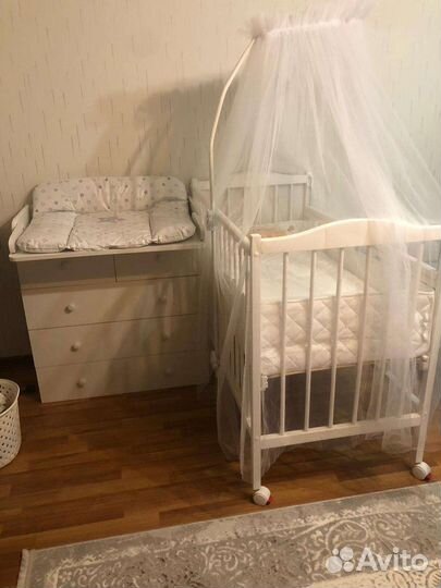 Детская кровать с комодом