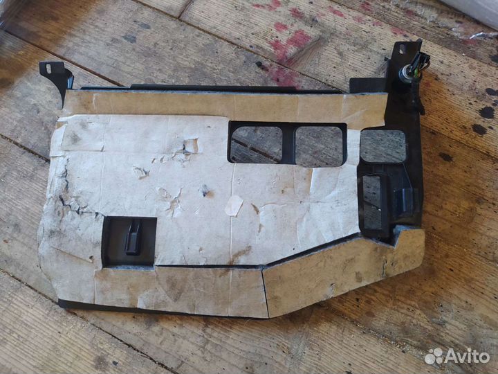 Bmw е90 накладка консоли с прикуривателем