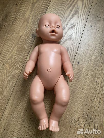 Кукла пупс достаточно новая царапин нет чистая