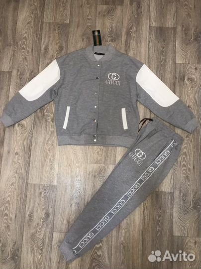 Спортивный костюм женский