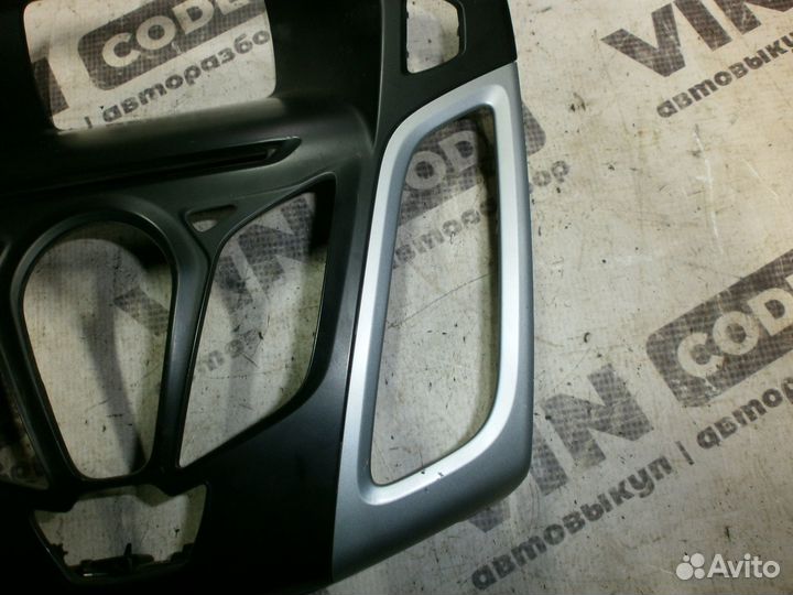 Накладка декоративная центральная Ford Focus 3