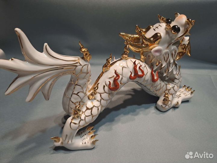 Дракон фарфор статуэтка