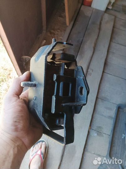 Опоры двигателя