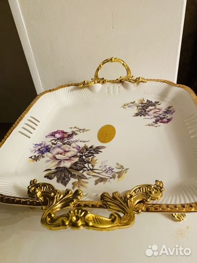 Тортница на ножке