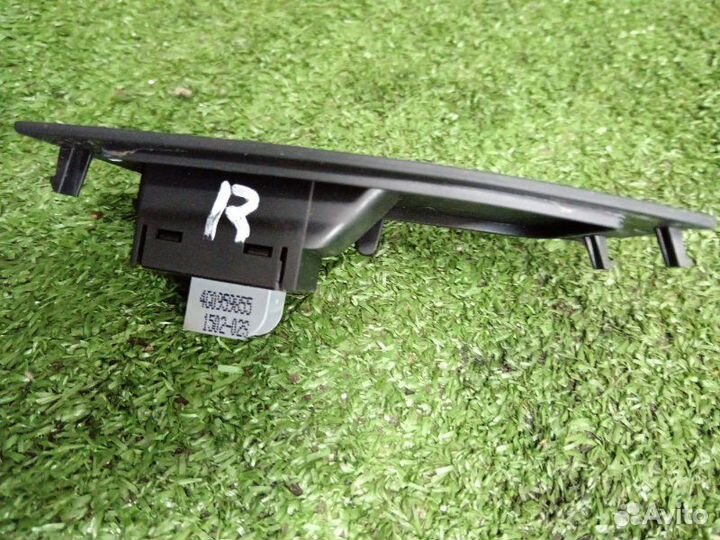 Кнопка стеклоподъемника передняя правая Audi A1