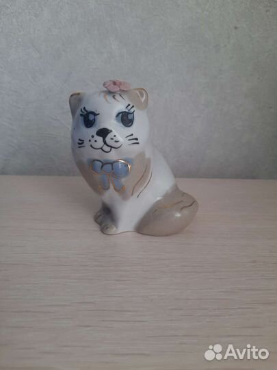 Статуэтка кошечка