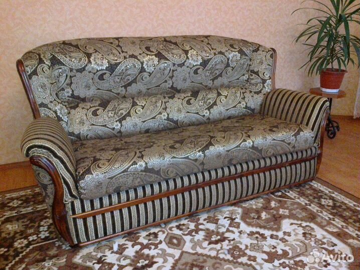 Перетяжка и замена обивки диванов из льна