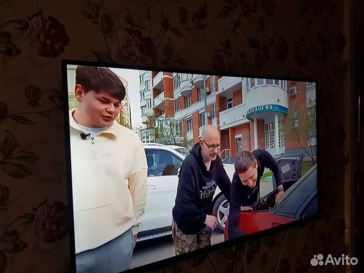 Телевизор 55 диагональ.Smart TV