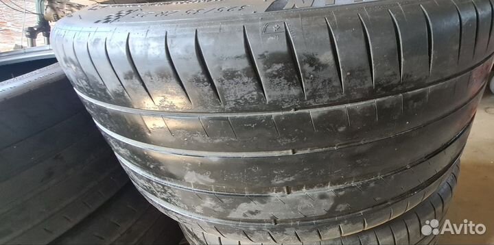 Michelin Pilot Sport 4 S 285/40 R23 и 325/35 R23 115Y