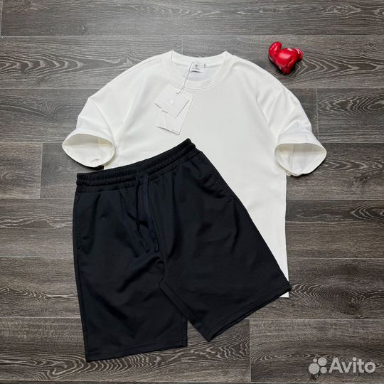 Шорты и футболка