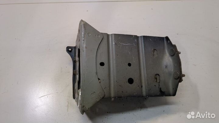 Кронштейн усилителя бампера левый Nissan Juke