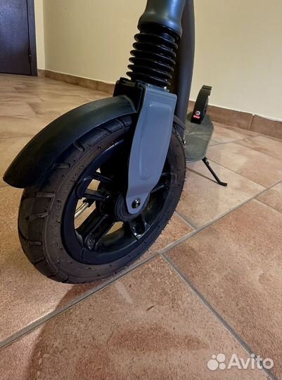 Самокат городской взрослый Trolo LUX Quantum Air