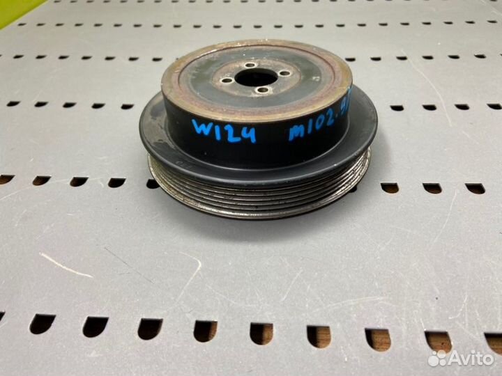 Шкив помпы Mercedes-Benz S124 M102.963 1992