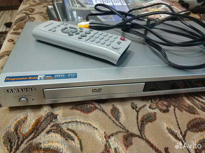 DVD проигрыватель Samsung с дисками (на дачу)