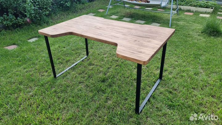 Компьютерный стол из массива дерева