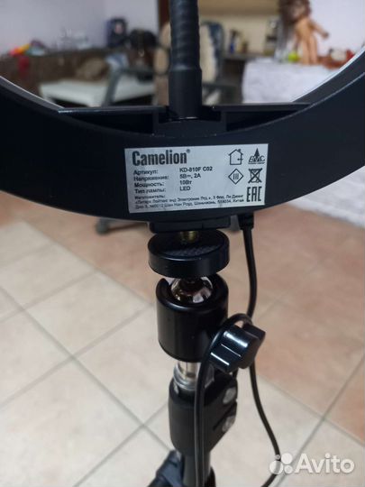 Кольцевая лампа на триноге