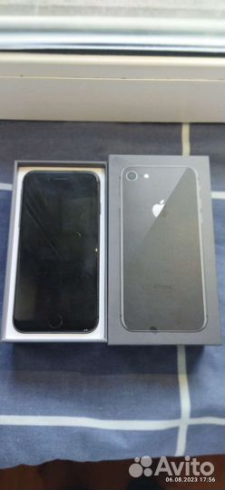 Телефон iPhone 8 64 gb
