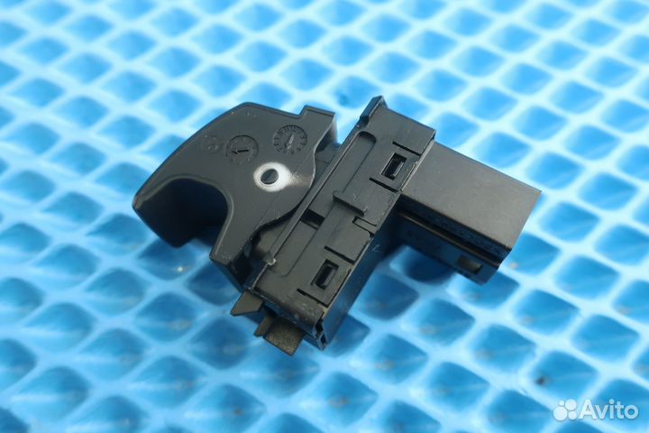 Кнопка стеклоподъемника Skoda Superb 3