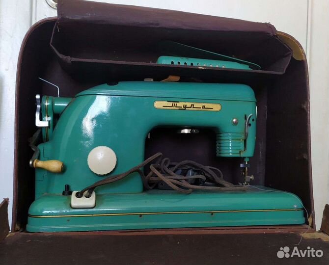 Электрическая швейная машина 