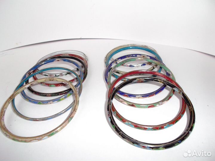 Подарок: браслеты 12 + 1 на руку