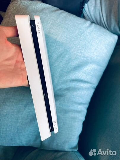 Sony PS4 slim, 450 игр в идеале 2 джоя белая white