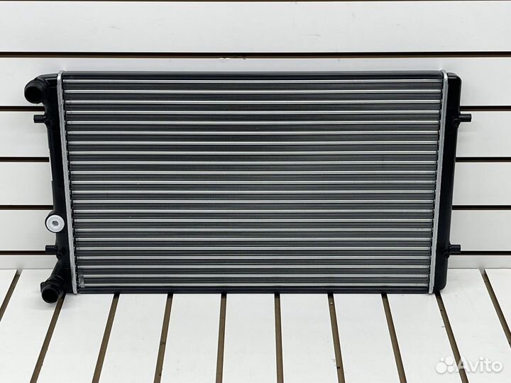 Радиатор охлаждения Volkswagen Golf 4