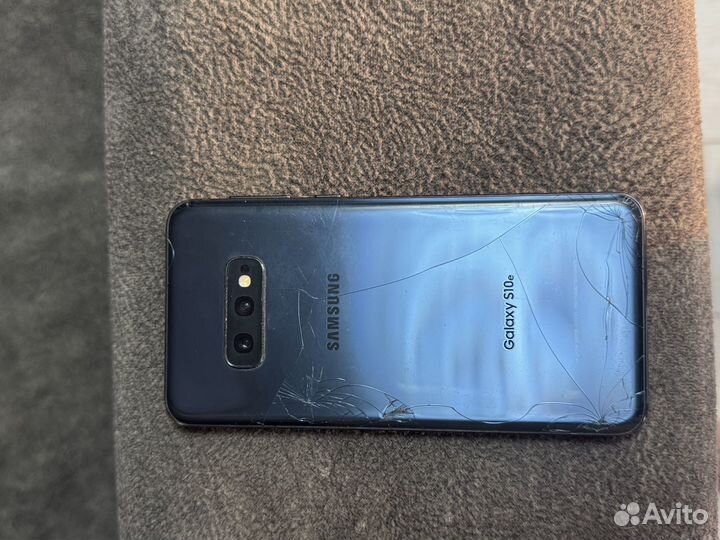 Samsung Galaxy S10e, 6/128 ГБ