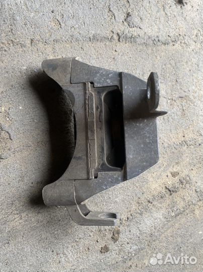 Подушка двигателя Шевроле Круз 1,6