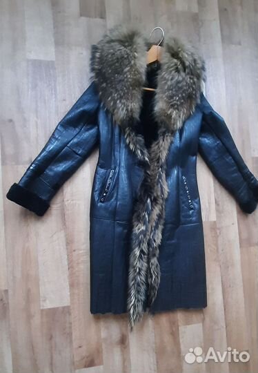 Дубленка с мехом енота