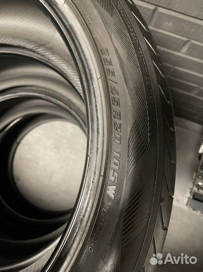 Yokohama Advan Sport V105 255/45 R20 105