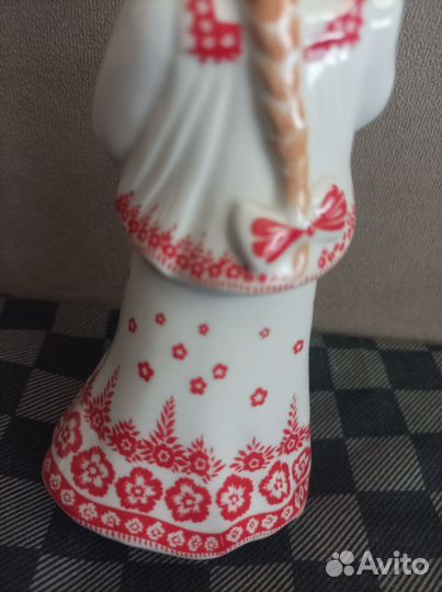 Фарфоровая статуэтка СССР Катюша фестивальная