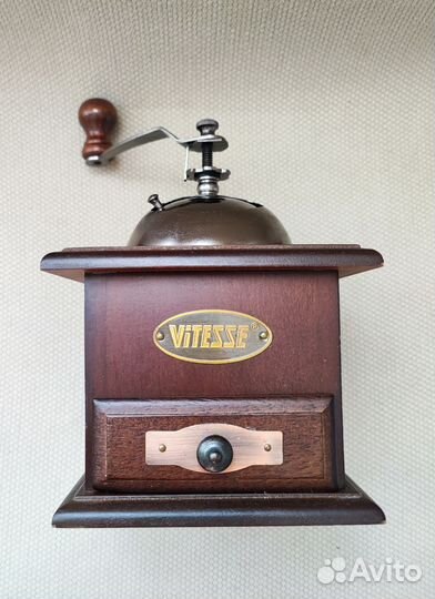 Ручная кофемолка Vitesse