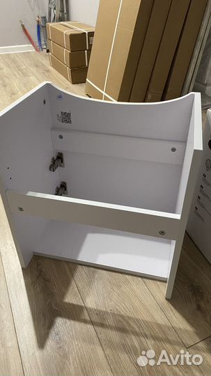 Подвесная тумба и умывальник в ванну