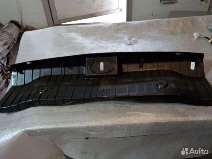 Накладка замка багажника Chevrolet Cruze