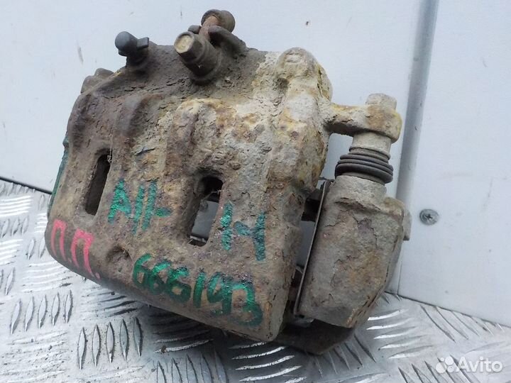 Суппорт тормозной передний правый Opel Antara 2007