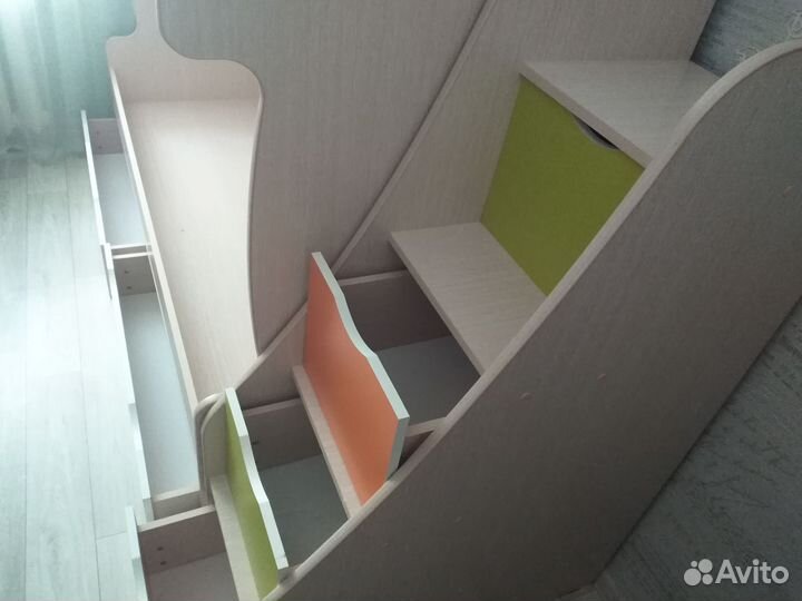 Кровать двухьярусная