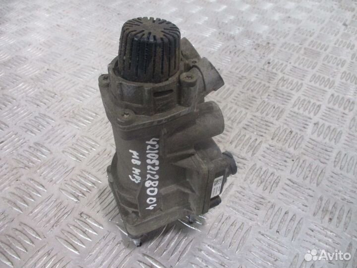 Кран тормозной главный Mercedes-Benz A4800030000