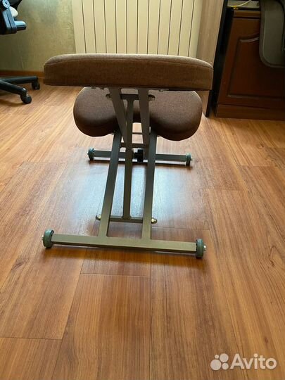 Коленный стул