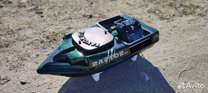 Прикормочный кораблик с GPS автопилотом