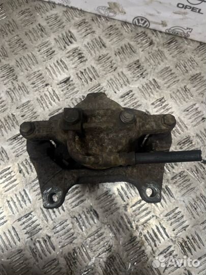 Суппорт передний правый Dodge Journey универсал