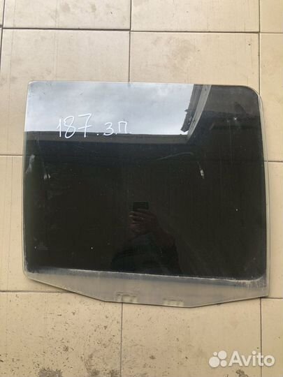 Стекло боковое Volkswagen Vento