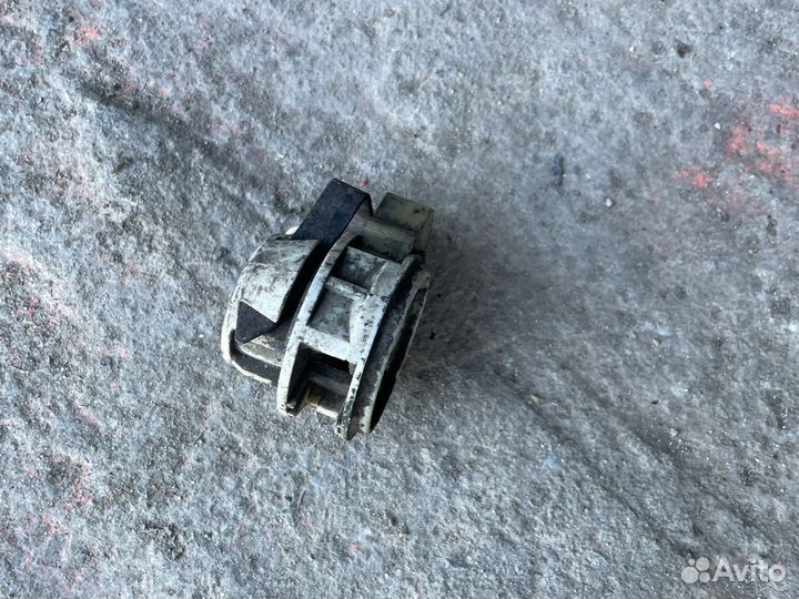 Фиксатор троса АКПП opel