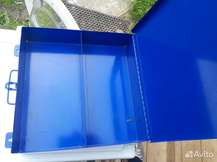 Железный ящик под аптечку