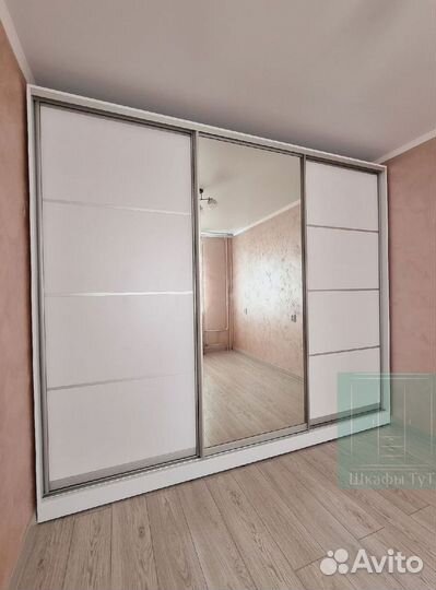 Зеркальный шкаф