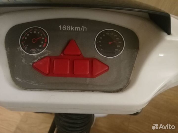 Детский трёхколёсный велосипед с ручкой