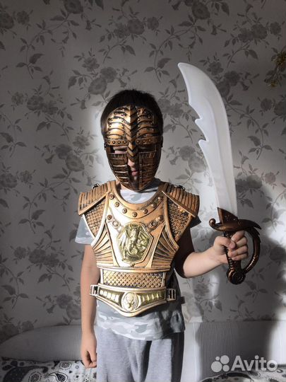 Доспехи рыцаря гладиатора и меч со звуком