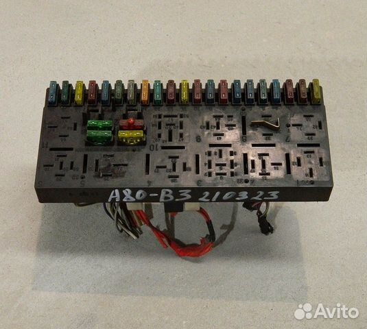 Блок предохранителей Audi 80 B3