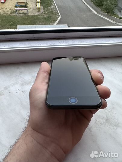 Телефон iPhone se 2020