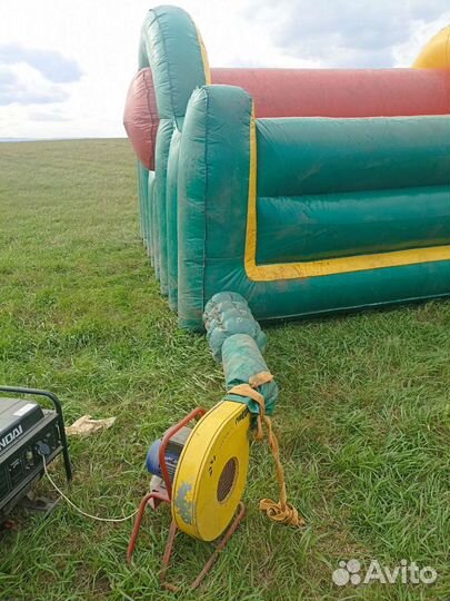 Надувной батут бои на брусе